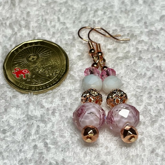 ⭐️🎁OMG the prettiest pink and white -Swarovski earrings-rhinestone - Picture 4 of 8